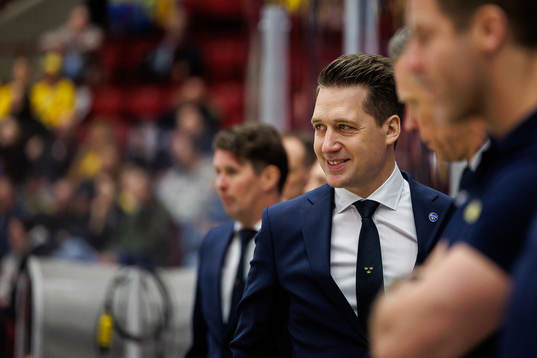 Head coach Sam Hallam of Sweden
