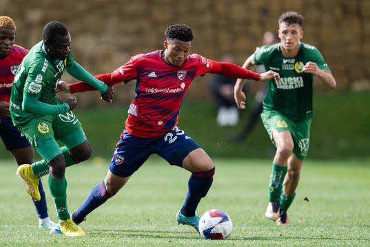 Saidou Alioum of Hammarby and Smith Colin of Dallas