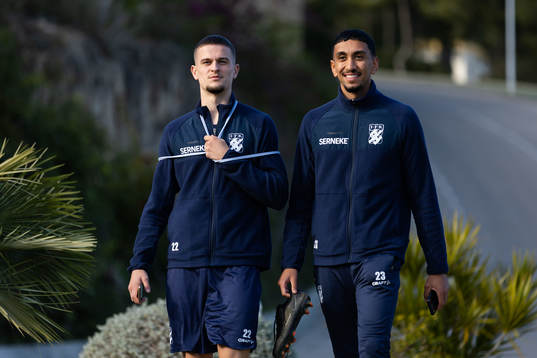IFK Göteborgs Filip Ambroz och Amir Al Amari på väg ned