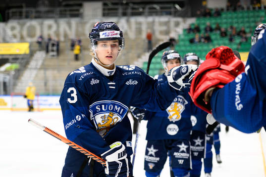 Oiva Keskinen of Finland celebrates