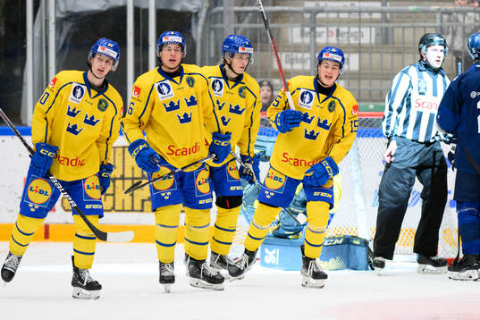 Players of Sweden look dejected