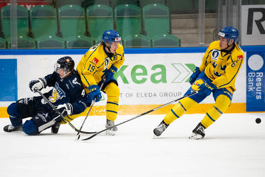 Rasmus Rudslätt of Sweden and Arttu Kärki of Finland