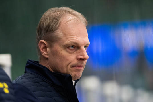 Head coach Magnus Hävelid Sweden