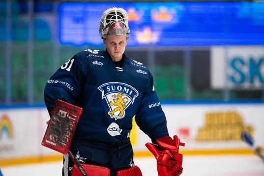 Golkeeper Topias Leinonen of Finland