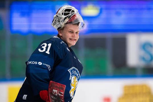 Golkeeper Topias Leinonen of Finland
