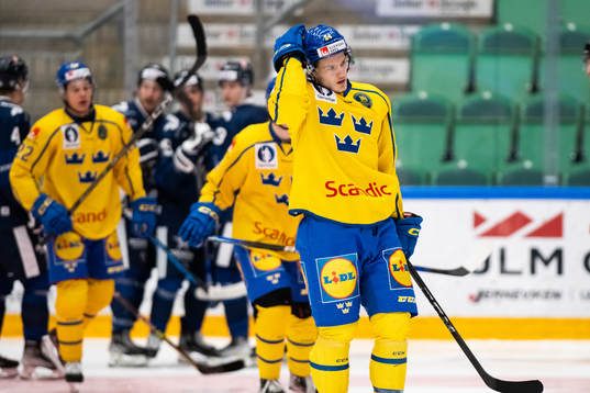 Capser Nässén of Sweden looks dejected