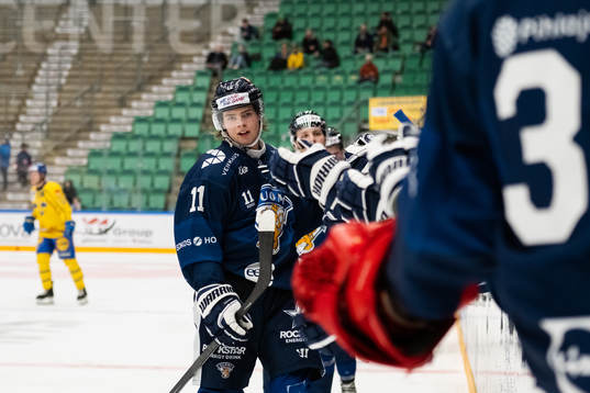 Aaron Hakala of Finland celebrate