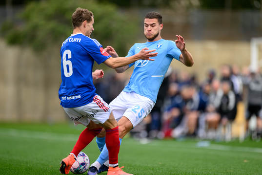 Vegar Eggen Hedenstad of Vålerenga and Gabriel Busanello