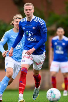 Brynjari Bjarnason of Vålerenga