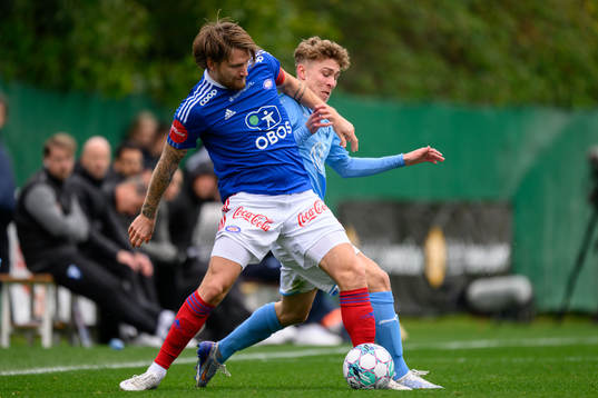Stefan Strandberg of Vålerenga and Hugo Bolin of Malmö FF