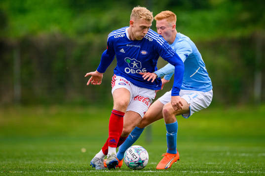 Henrik Bjordal of Vålerenga and Hugo Larsson of Malmö FF