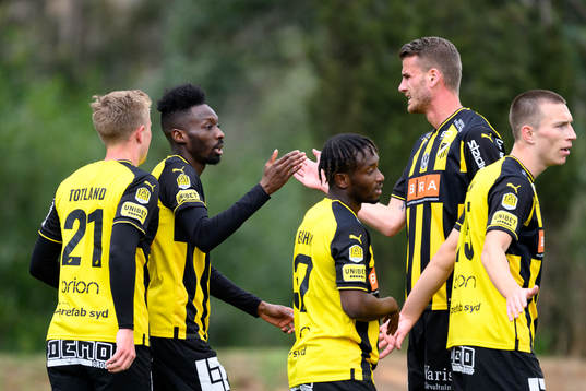 Blair Sebastian Turgott of Häcken celebrates