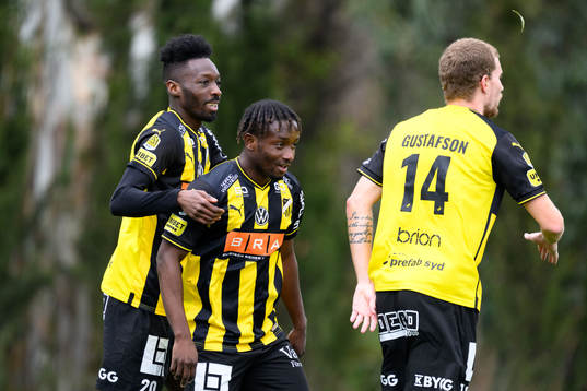 Blair Sebastian Turgott and Ibrahim Sadiq of Häcken