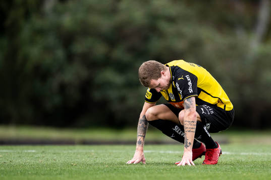 Simon Gustafson of Häcken looks dejected