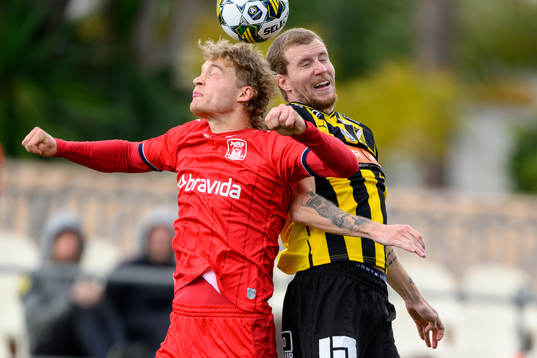 Mads Emil Madsen of Aarhus and Simon Gustafson of Häcken