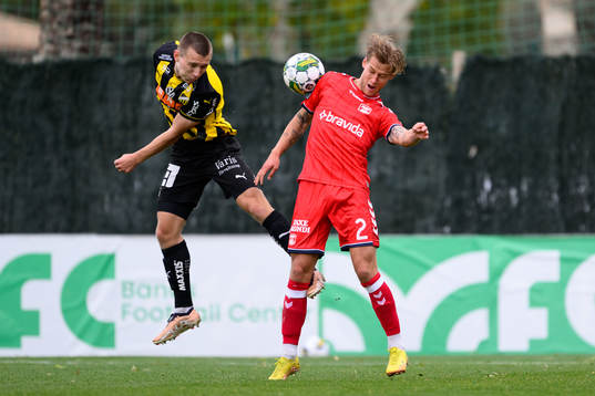 Kristoffer Lund Hansen of Häcken and Felix Beijmo of Aarhus