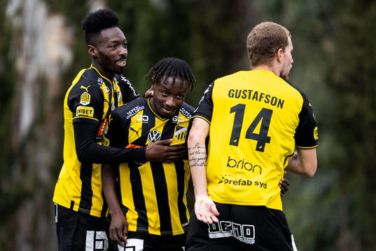 Blair Sebastian Turgott and Ibrahim Sadiq of Häcken