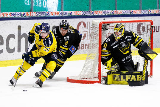 Södertäljes Nikola Pasic och Västerås Mikael Frycklund