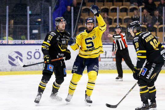 Västerås Daniel Gunnarsson deppar och Södertäljes Linus