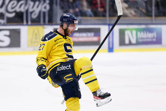 Södertäljes Daniel Norbe jublar