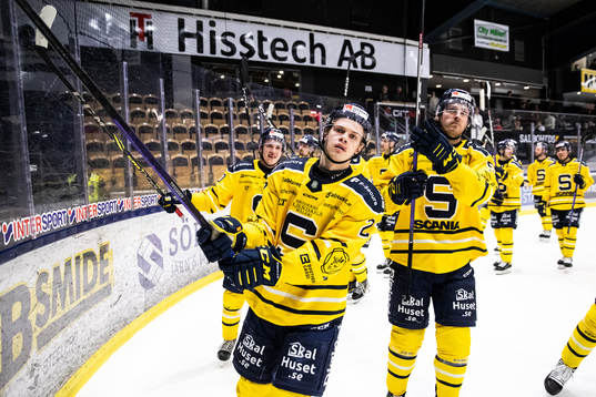 Södertäljes spelare jublar