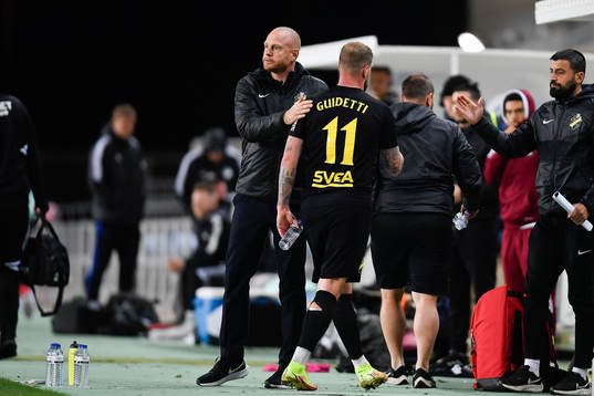 Head coach Andreas Brännström and John Guidetti of AIK