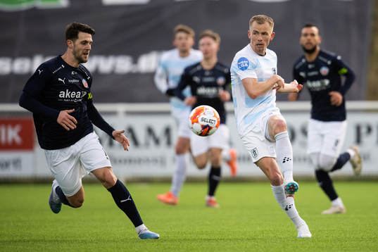 Helsingborgs Oliver Stojanović Fredin jagar Helsingörs