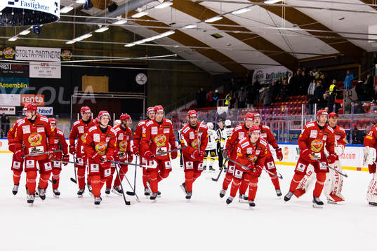 Almtunas spelare tackar publiken