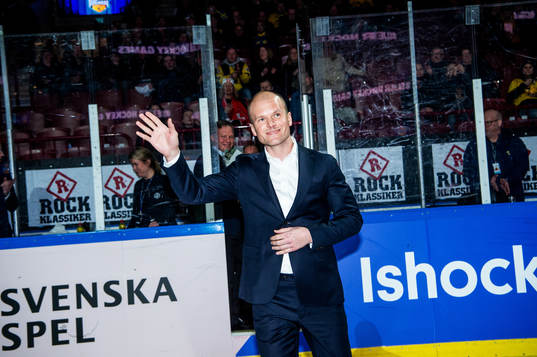 Referee Ludvig Lundgren is awarded ”Stora Grabbars