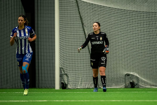 IFK Göteborgs Malva Larsson och Målvakt  Lisa Davidsson