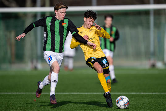 Gais Christoffer Simmergren och Elfsborgs Erdion Svarqa