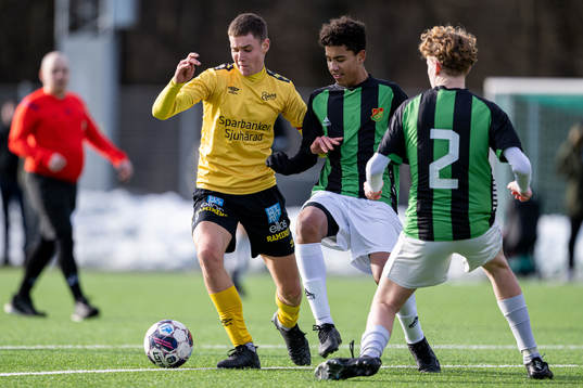Elfsborgs Robin Svernfors och Gais Ilianous Shabo