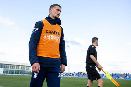 IFK Göteborgs Filip Ambroz värmer upp
