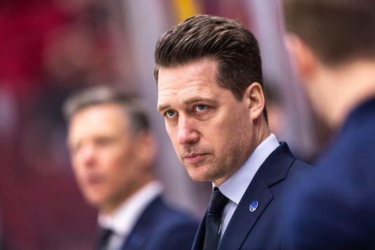 Head coach Sam Hallam of Sweden