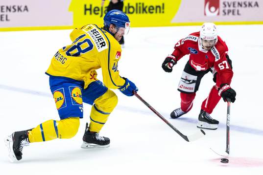 Carl Klingberg of Sweden and Nathan Vouardoux of Switzerland