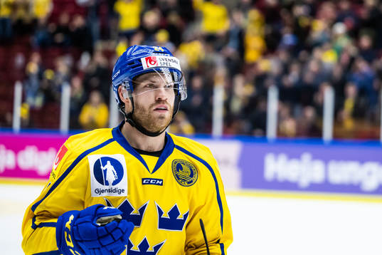Oscar Lindberg of Sweden celebrates
