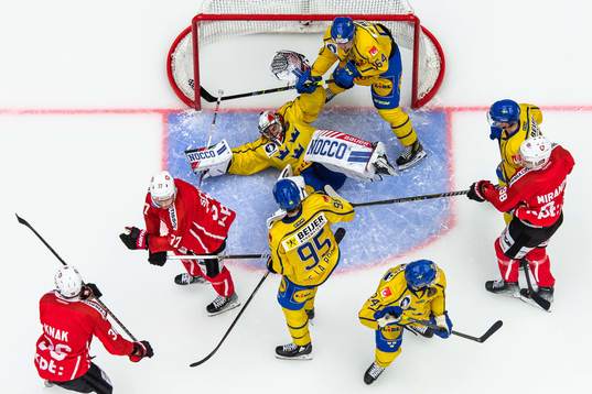 Goalkeeper Jhonas Enroth of Sweden