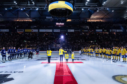 Under nationalsången av Sonja Aldén