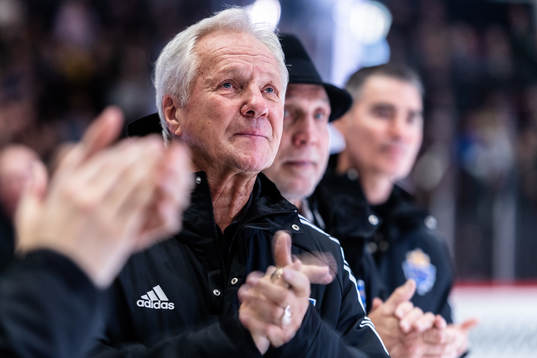 Toronto Maple Leafs coach Darryl Sittler