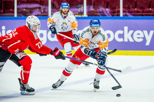 Mike Kunzle of Switzerland and Jiri Smejkal of Czech