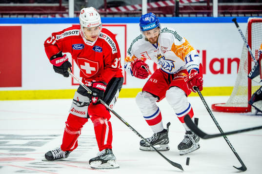 Sandro Schmid of Switzerland and Adam Flynn of Czech