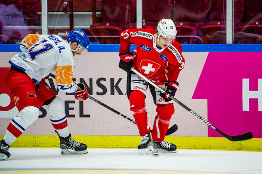 Sandro Schmid of Switzerland and Adam Flynn of Czech