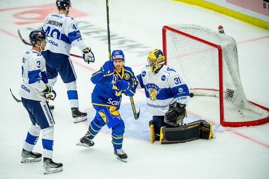 Theodor Lennström of Sweden scores 1-0