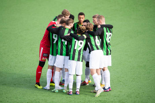 GAIS spelare samlas