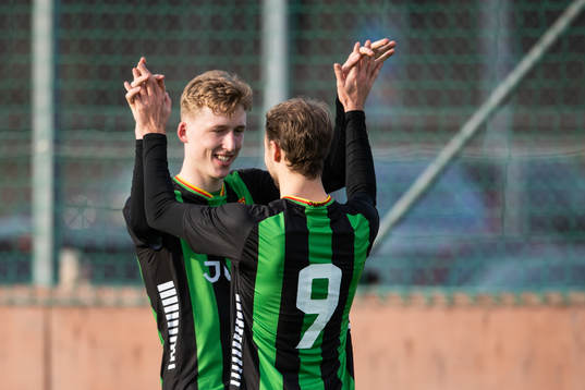 GAIS målskytt Filip Beckman jublar