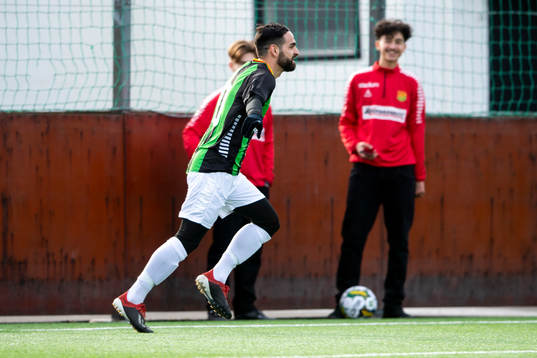 GAIS målskytt Mervan Celik jublar