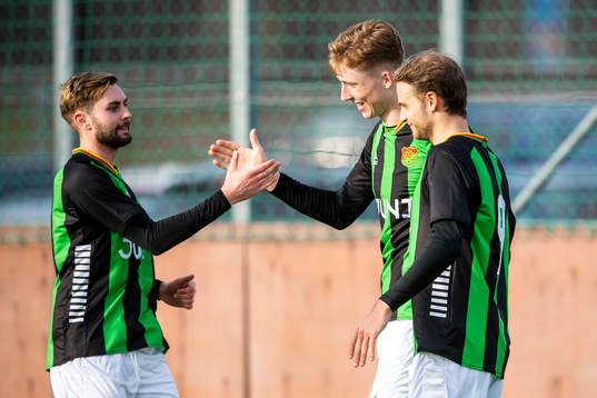 GAIS Axel Noren , målskytten Filip Beckman och Gustav