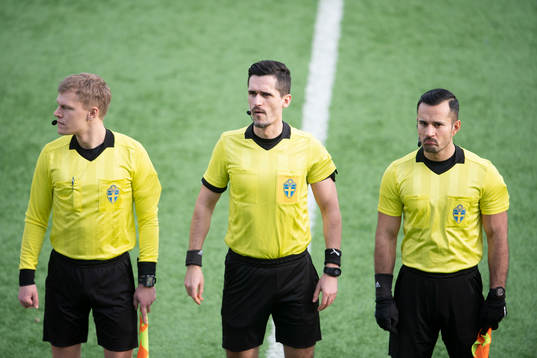 Linjedomare Ville Larsson, Domare Fikret Buqa och