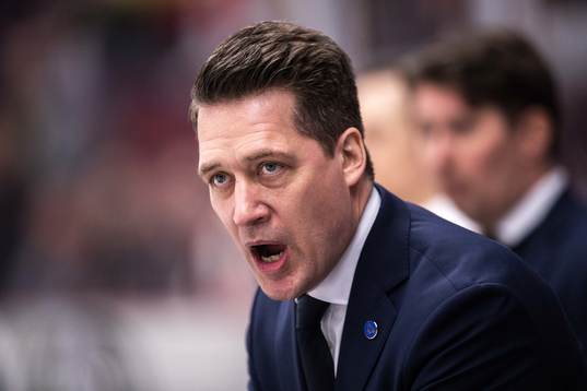 Head coach Sam Hallam of Sweden