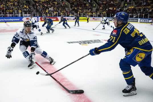 Nikolas Matinpalo of Finland and Isac Brännström of Sweden